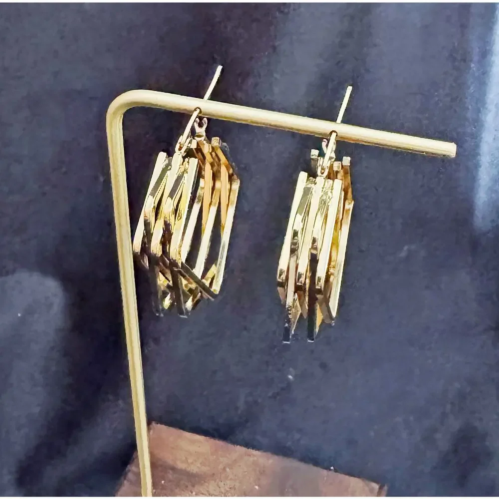 Unique Gold Stainless Steel Hoop Earrings with Saddleback Closure E177 - Picture 2 of 4